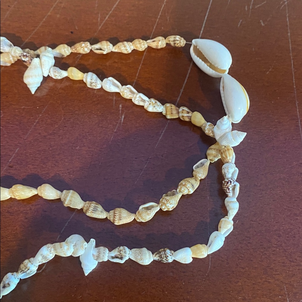 Two seashell necklaces - Picture 3 of 5